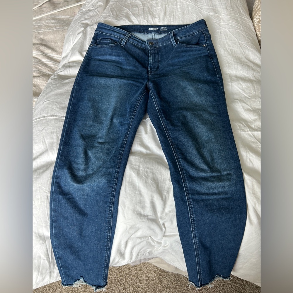 Old navy rockstar super skinny jeans, like new condition, size 8 petite
